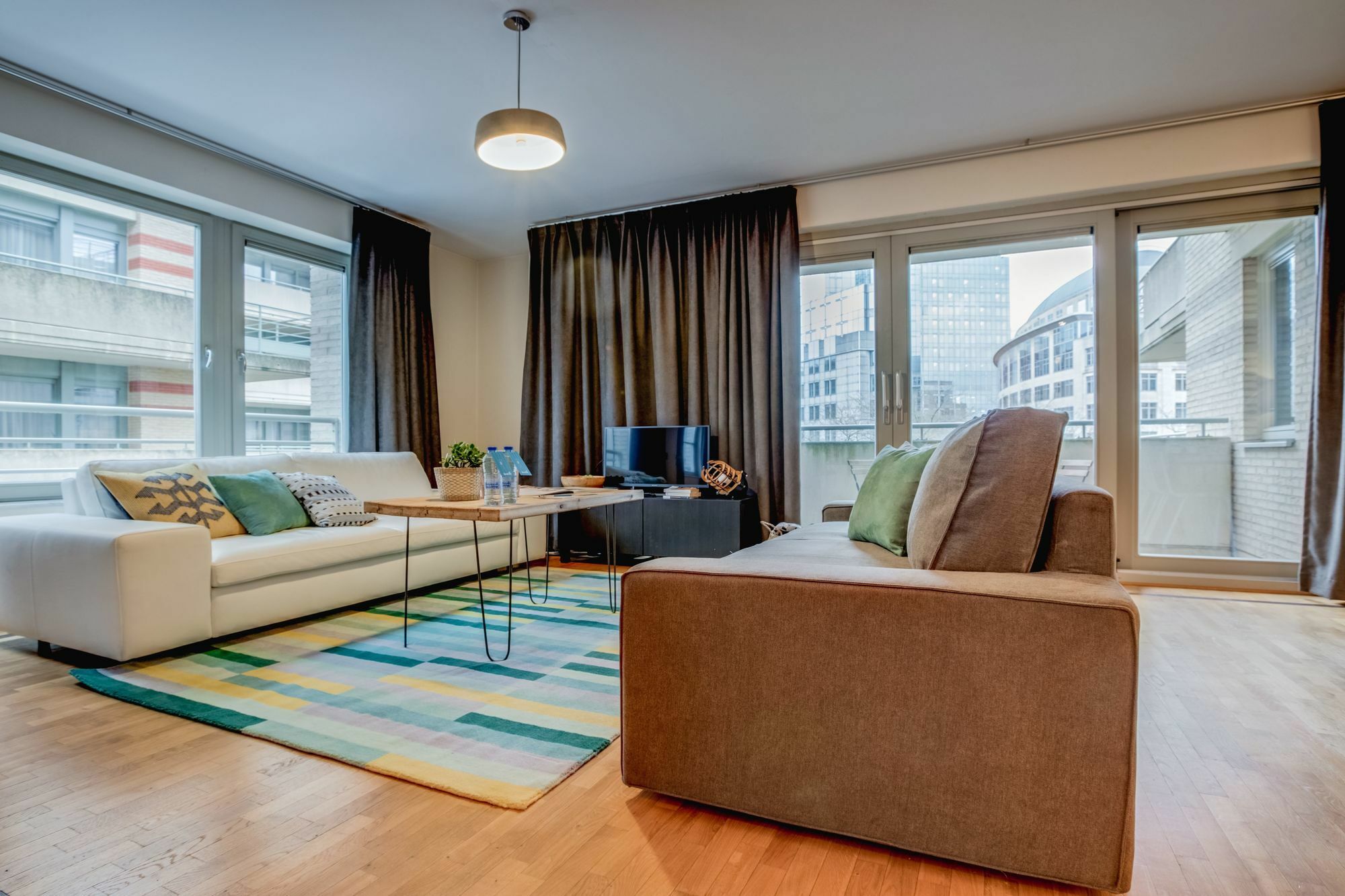 Sweet Apartments-eu Parliament *
